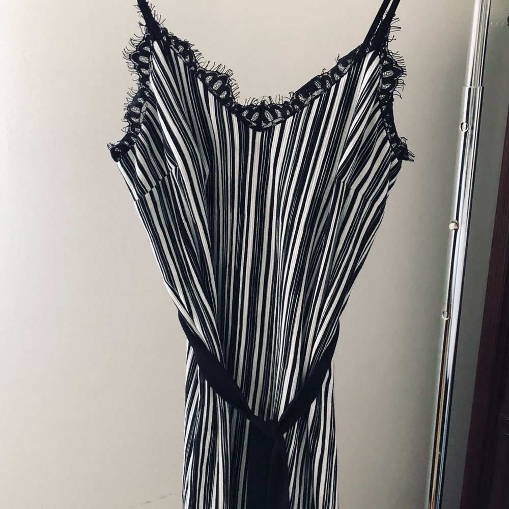 •Monteau Los Angeles• Black&White Pinstripe Lace Dress